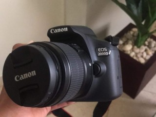 كاميرا canon 2000D